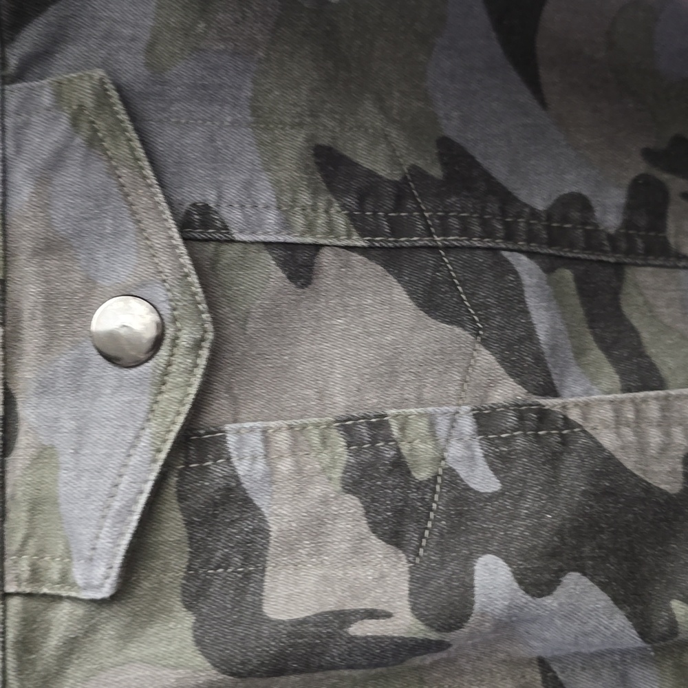 Umgee Olive Camo Jean Jacket With Raw Hem - Picture 6 of 6